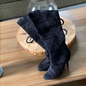Fergalicious Suede black boots
